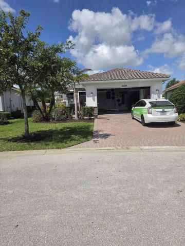 10239 SW Indian Lilac Trl, Port Saint Lucie, FL 34987