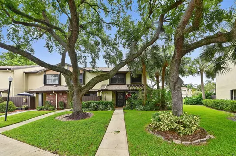 4587 Carambola Cir S #27218, Coconut Creek, FL 33066