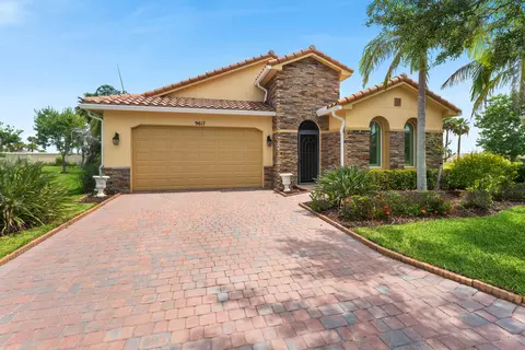 9617 SW Gum Tree Ct, Port Saint Lucie, FL 34987