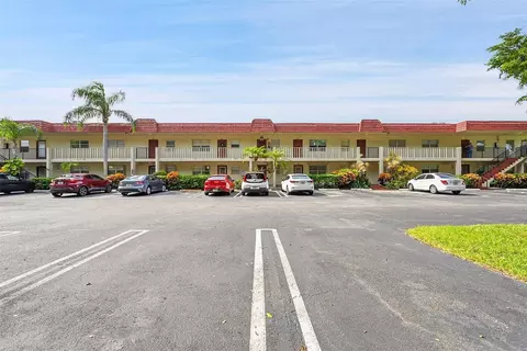 23 Abbey Ln #202, Delray Beach, FL 33446