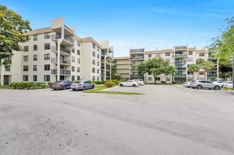 6190 Woodlands Blvd #513, Tamarac, FL 33319