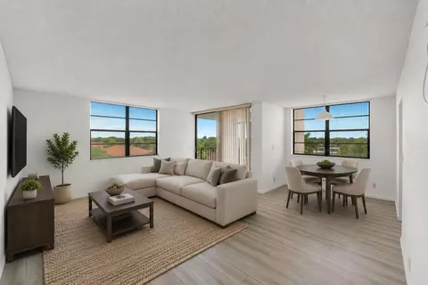 6190 Woodlands Blvd #513, Tamarac, FL 33319
