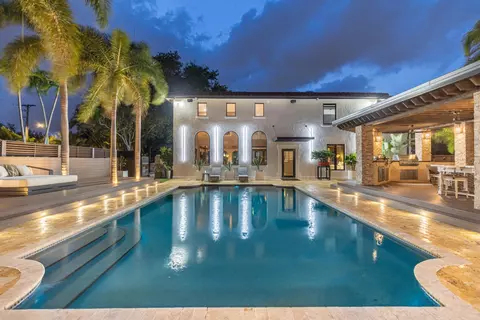 290 NW 6th St, Boca Raton, FL 33432