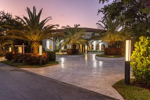 290 NW 6th St, Boca Raton, FL 33432