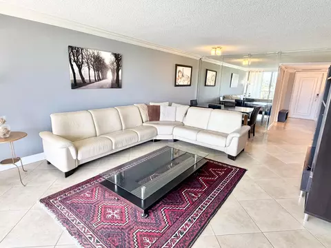 3001 S Palm Aire Dr #206, Pompano Beach, FL 33069