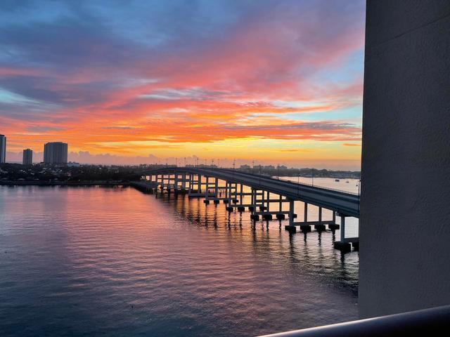 2640 Lake Shore Dr #815, Riviera Beach, FL 33404