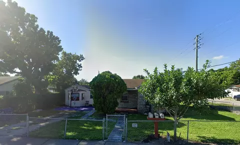 2490 NW 91st St #ABC, Miami, FL 33147