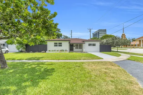 3262 Pierce St, Hollywood, FL 33021