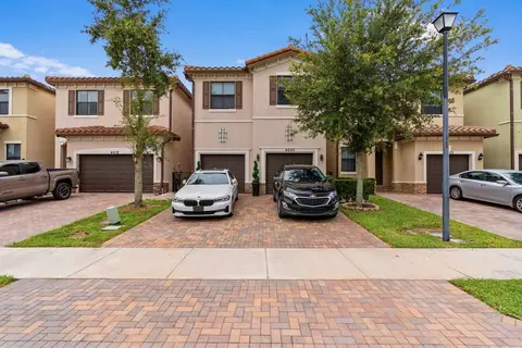 4620 NW 58th St, Tamarac, FL 33319