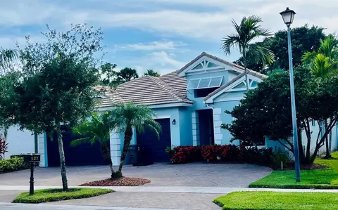 127 Palm Beach Plantation Blvd, West Palm Beach, FL 33411