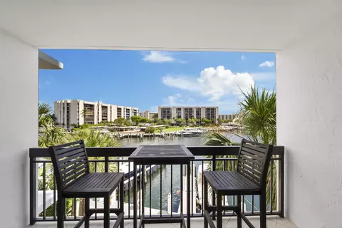 2687 N Ocean Blvd #303, Boca Raton, FL 33431