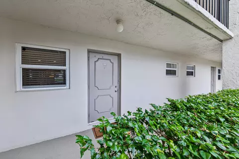 9420 Poinciana Pl #108, Davie, FL 33324