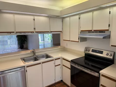 Kitchen - 6238 Riverwalk Ln #7, Jupiter, FL 33458 photo 2 of 5