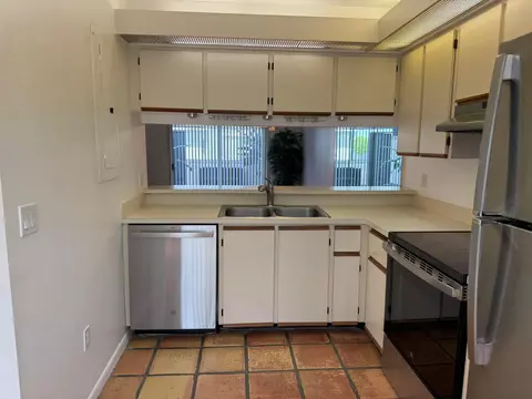 Kitchen - 6238 Riverwalk Ln #7, Jupiter, FL 33458 photo 4 of 5