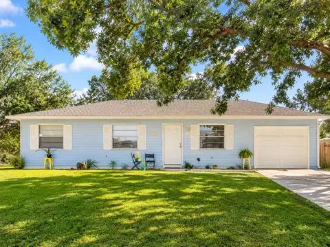 1102 SW Arc Ct, Port Saint Lucie, FL 34953