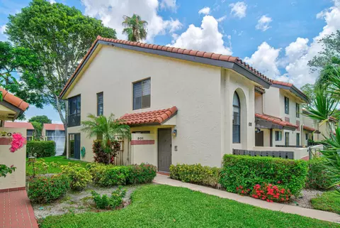 10223 N Circle Lake Dr #201, Boynton Beach, FL 33437