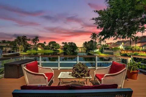 11725 Kimmie Dr, Hollywood, FL 33026