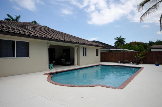 18324 SW 149th Pl, Miami, FL 33187