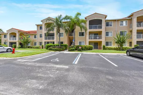 1590 S 42nd Cir #106, Vero Beach, FL 32967