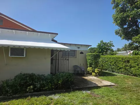 2466 NW 91st St, Miami, FL 33147