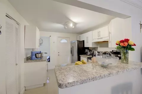 3777 NW 78th Ave #10D, Hollywood, FL 33024