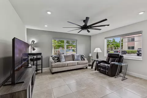 9 NE 19th Ct #C112, Wilton Manors, FL 33305