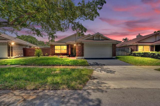 3375 W Point Dr, Hollywood, FL 33026