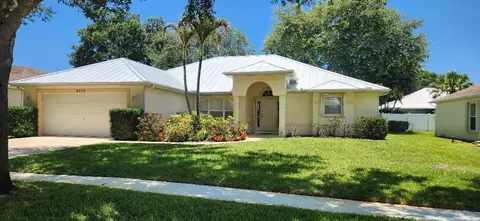 8253 Sand Pine Cir, Port Saint Lucie, FL 34952