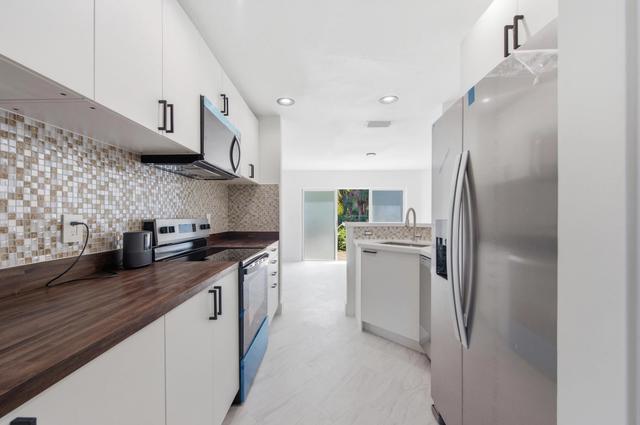 2824 NW 99th Ter, Sunrise, FL 33322