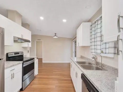 Kitchen - 4697 SE Copperwood Ter, Stuart, FL 34997 photo 3 of 4