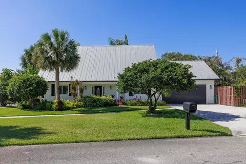 9200 SE Olympus St, Hobe Sound, FL 33455