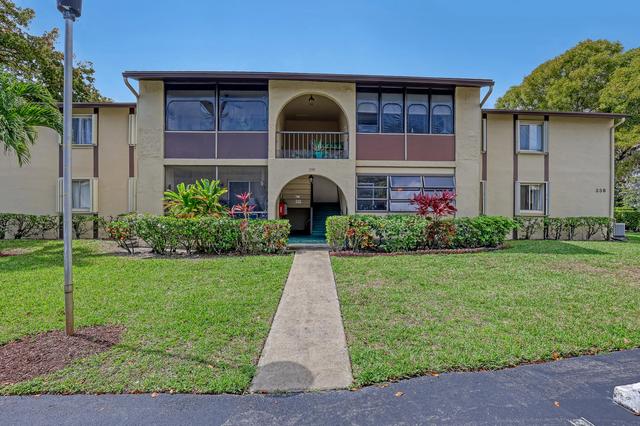 339 Pine Ridge Cir #D-1, Greenacres, FL 33463