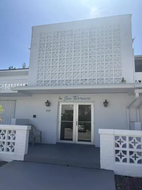 209 SE 6th Ave #4, Boynton Beach, FL 33435