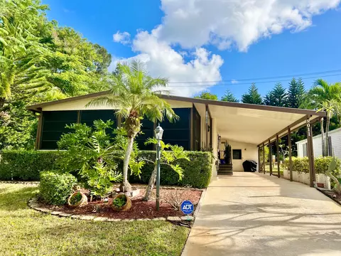 8011 SE Homestead Ave, Hobe Sound, FL 33455