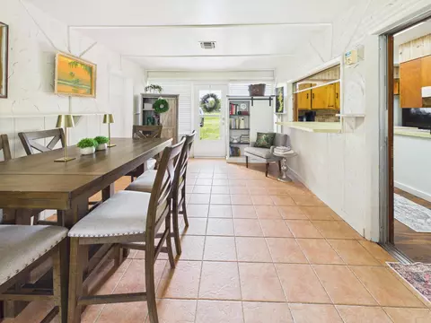 Dining - 220 SW 67th Dr, Okeechobee, FL 34974 photo 1 of 2