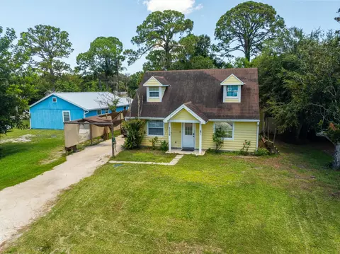 3136 2nd St, Vero Beach, FL 32968