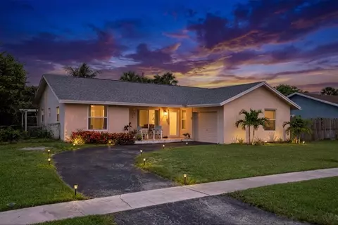 9544 Richmond Cir, Boca Raton, FL 33434