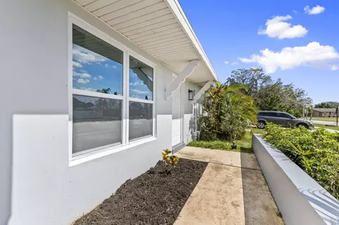 276 NE Summer Rd, Port Saint Lucie, FL 34983