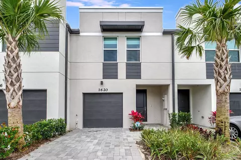 1620 Lindley St, Mangonia Park, FL 33407