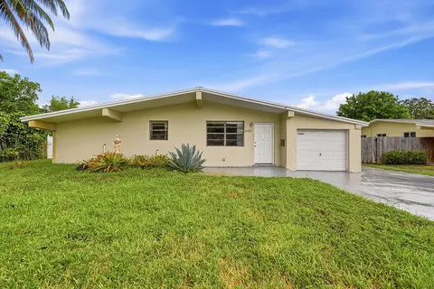4401 NW 33rd St, Lauderdale Lakes, FL 33319
