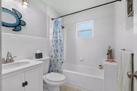 Bath - 17751 127th Dr N, Jupiter, FL 33478 photo 1 of 5