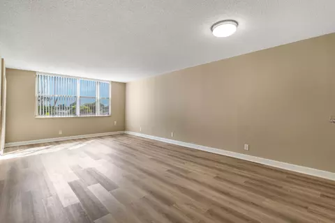 6870 Royal Palm Blvd #202M, Margate, FL 33063