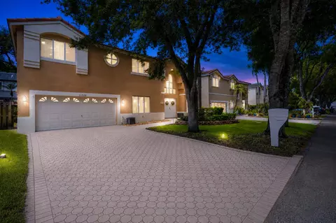 11248 Rhapsody Rd, Hollywood, FL 33026