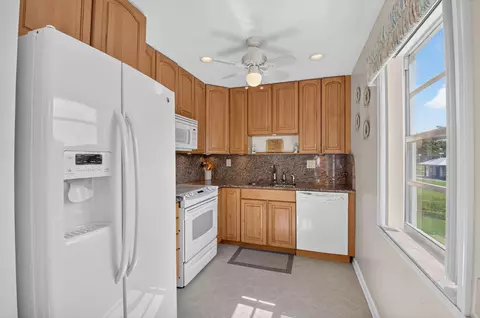 Kitchen - 323 Capri G #323, Delray Beach, FL 33484 photo 3 of 3