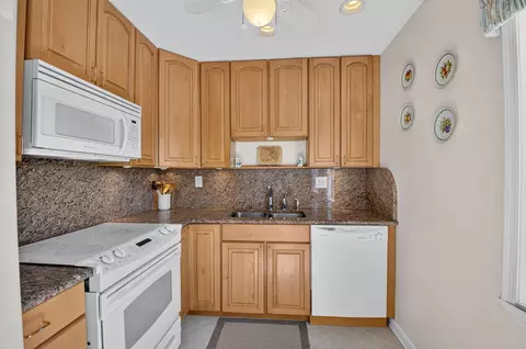 Kitchen - 323 Capri G #323, Delray Beach, FL 33484 photo 2 of 3