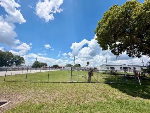 203 SW 3rd Ave, Okeechobee, FL 34974 photo 2