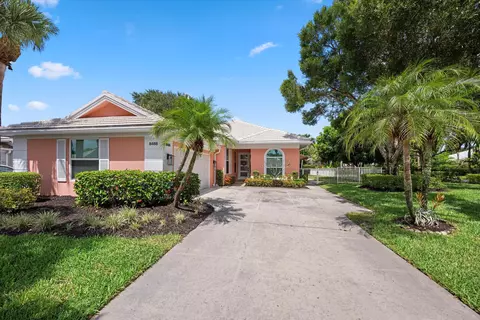 8488 Beaconhill Rd, Palm Beach Gardens, FL 33410