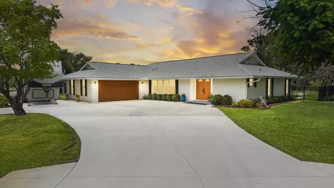 2001 SE Bisbee St, Port Saint Lucie, FL 34952