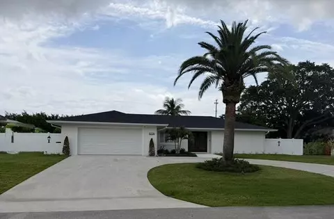 10736 Locust St, Palm Beach Gardens, FL 33418