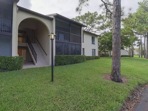 614 Sea Pine Way #H2, Greenacres, FL 33415